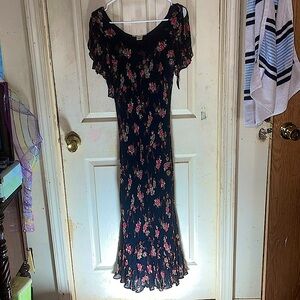 Dress barn dress, size xl but fits small. Beading and ruffle bottom